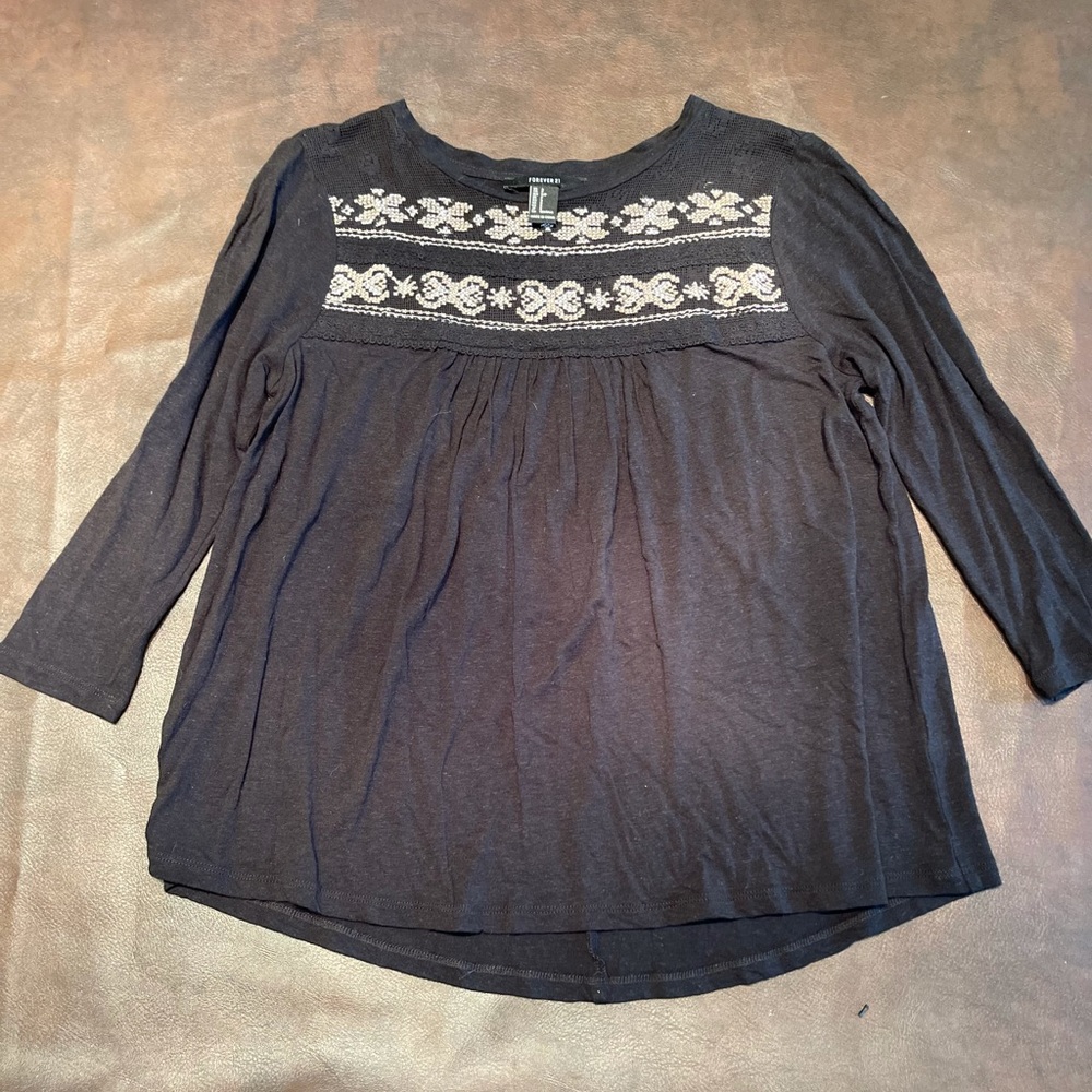 Embroidered quarter length top